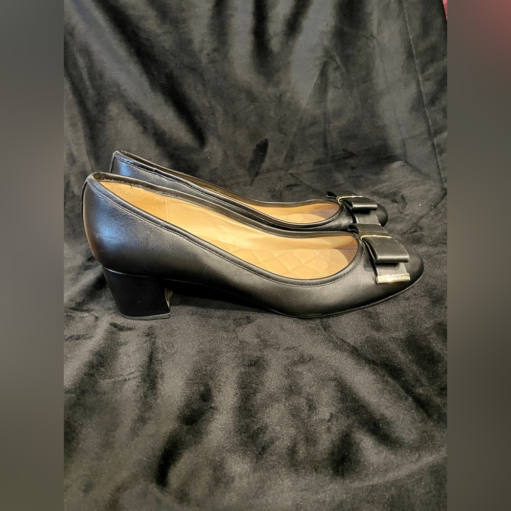 Michael Kors black Kiera bow pump size 10 M